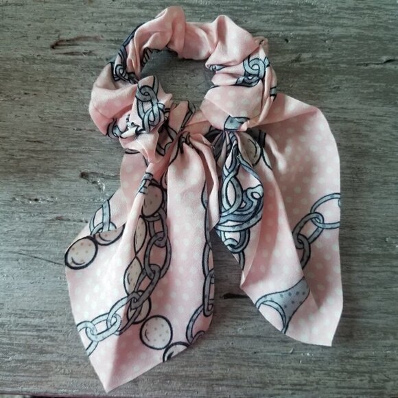 New! CHAIN PRINT Bow knot Scrunchie - Picture 7 of 11